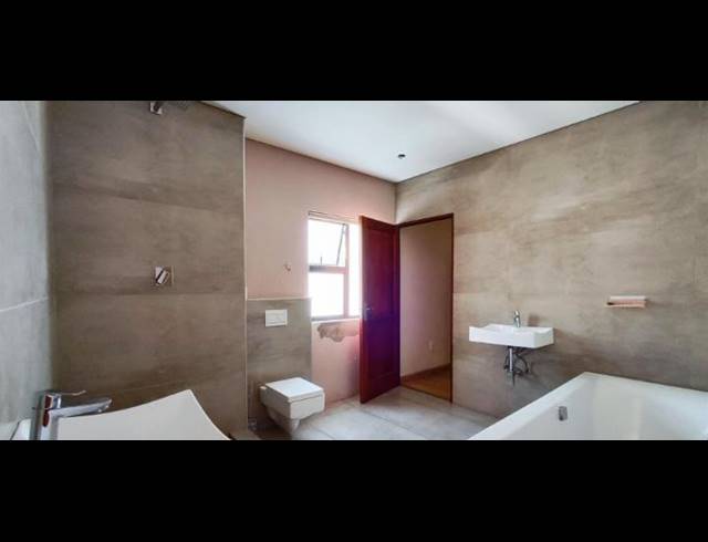 5 BEDROOM HOUSE FOR SALE IN HELDERWYK